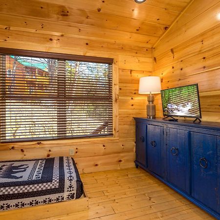 5Bd5B Escape Cabin With 2 Hottubs, Thtr &Game Rm,1Mi To The Parkway! 4Mi To Dollywood - Spring Deal Pigeon Forge Zewnętrze zdjęcie