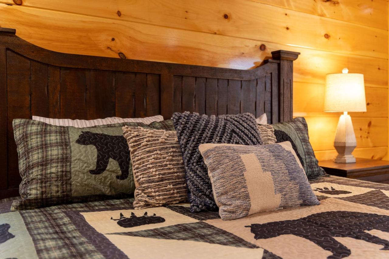 5Bd5B Escape Cabin With 2 Hottubs, Thtr &Game Rm,1Mi To The Parkway! 4Mi To Dollywood - Spring Deal Pigeon Forge Zewnętrze zdjęcie