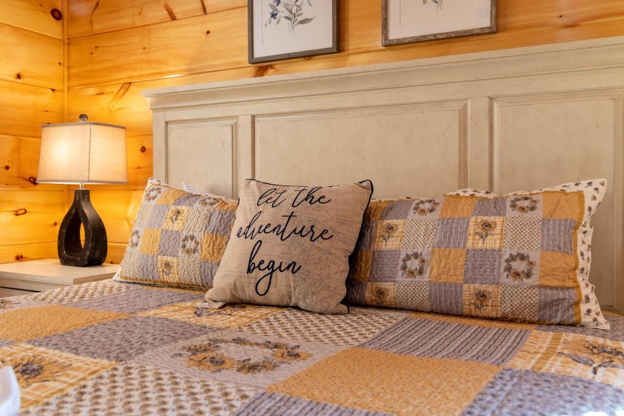 5Bd5B Escape Cabin With 2 Hottubs, Thtr &Game Rm,1Mi To The Parkway! 4Mi To Dollywood - Spring Deal Pigeon Forge Zewnętrze zdjęcie