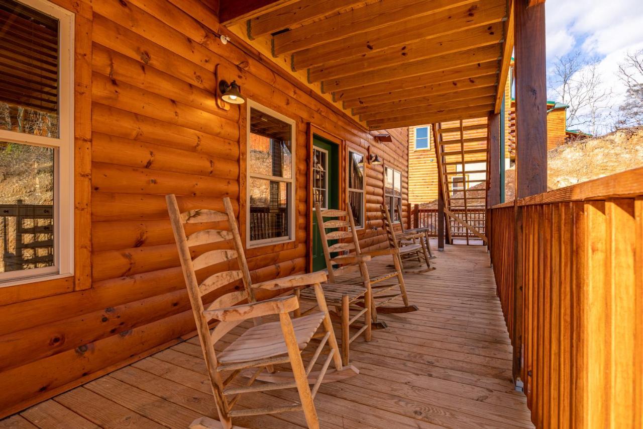 5Bd5B Escape Cabin With 2 Hottubs, Thtr &Game Rm,1Mi To The Parkway! 4Mi To Dollywood - Spring Deal Pigeon Forge Zewnętrze zdjęcie