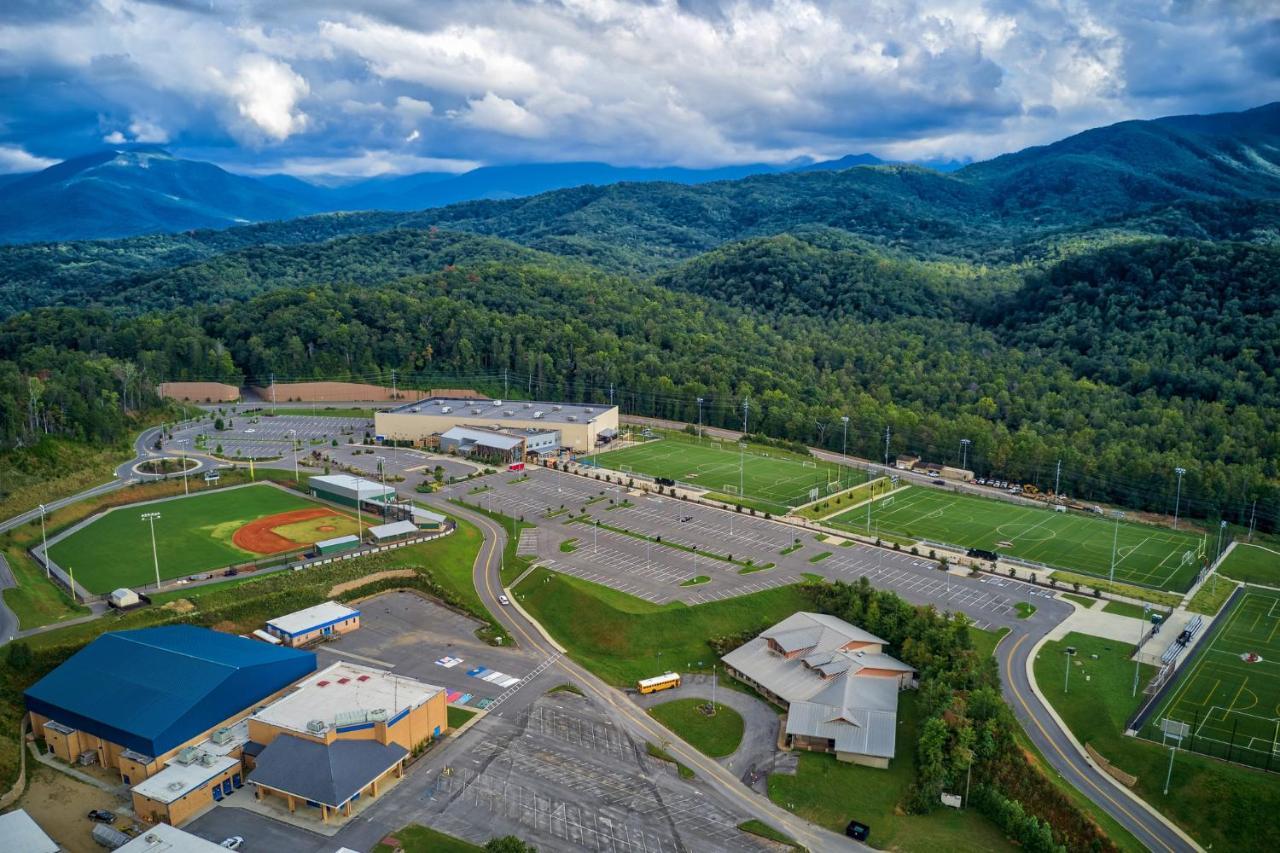 5Bd5B Escape Cabin With 2 Hottubs, Thtr &Game Rm,1Mi To The Parkway! 4Mi To Dollywood - Spring Deal Pigeon Forge Zewnętrze zdjęcie